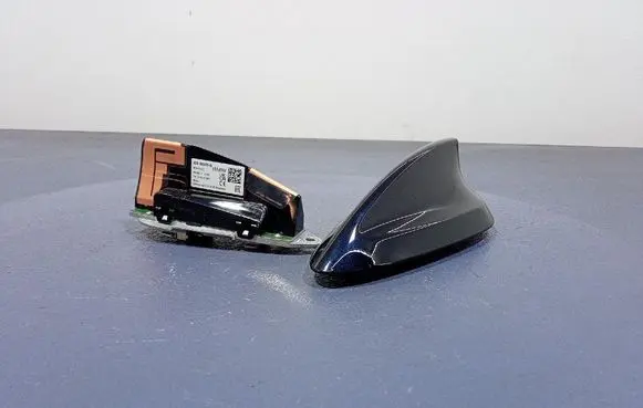 BMW X4 F26 Aerial GPS antenna 6826326