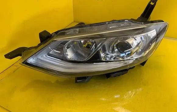 Nissan Pulsar Headlight/headlamp 26060-3ZL5A