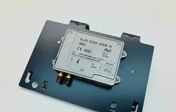 Audi R8 42 Aerial antenna amplifier 8J0035456A 8P0035535