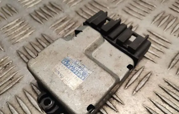 Lexus RX XU10 Heater blower fan relay 8716522050