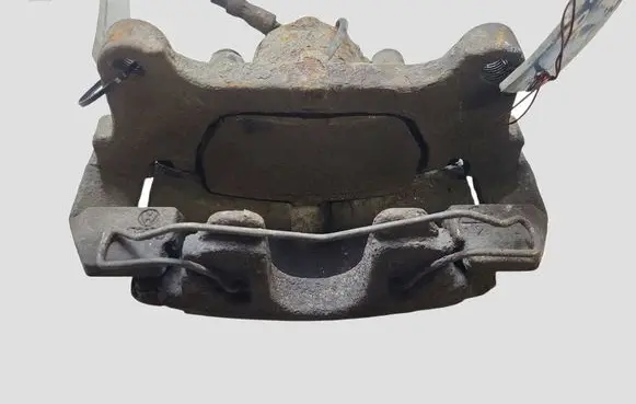 Volkswagen PASSAT B6 Front brake caliper