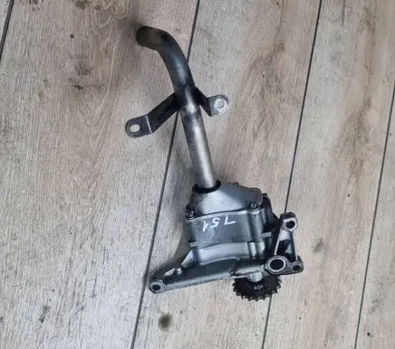 Mercedes-Benz Vito Viano W639 Oil pump 6111810201