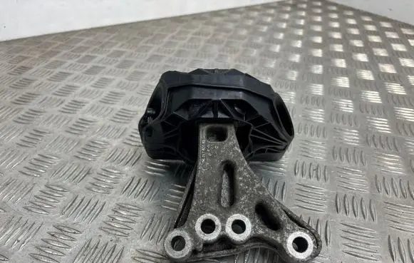 Peugeot 208 Engine mount bracket 9676780580