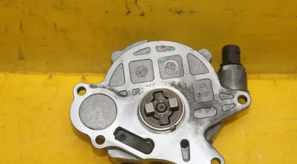 Audi A3 S3 8P Vacuum pump 03L145100