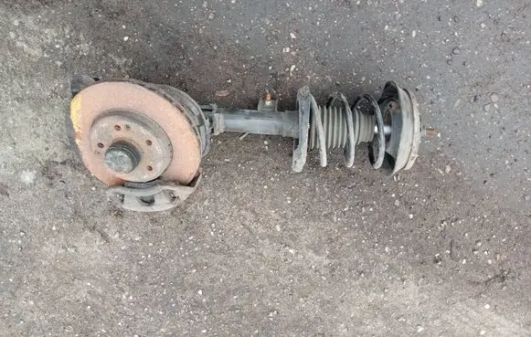 Mercedes-Benz C W203 Front shock absorber with coil spring 0000
