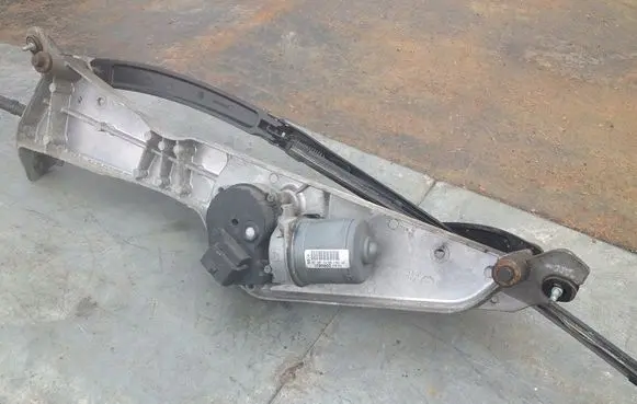 Cadillac STS Front wiper linkage and motor
