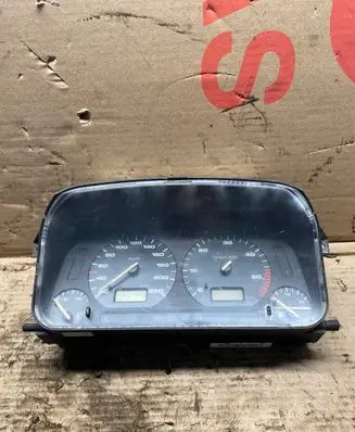 Volkswagen Golf III Speedometer (instrument cluster) 87001359