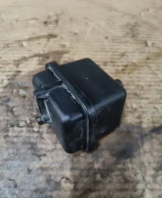 Volkswagen PASSAT B6 Vacuum air tank 03G129808