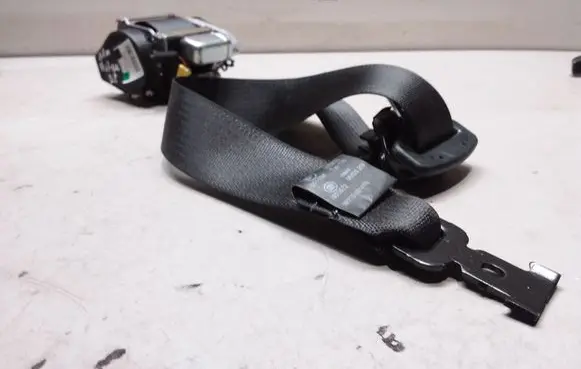Opel Astra J Front seatbelt F13297098 617023500