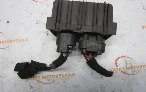 Opel Meriva B Glow plug pre-heat relay 55557761