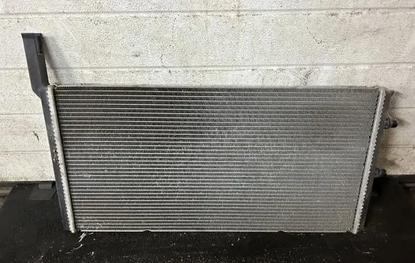 BMW 7 F01 F02 F03 F04 Coolant radiator 7601832 M135755