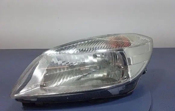 Skoda Fabia Mk2 (5J) Headlight/headlamp 20E322