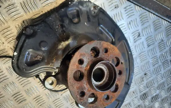 Mercedes-Benz E W212 Front wheel hub