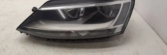 Volkswagen Jetta VI Headlight/headlamp