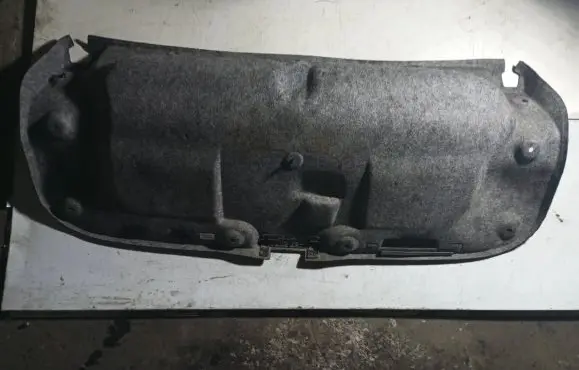 Lexus IS 220D-250-350 Tailgate trim