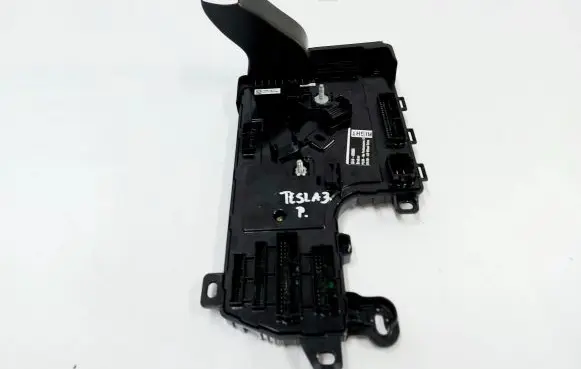 Tesla Model 3 Comfort/convenience module 1100340-90-H