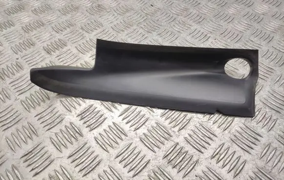 Peugeot 3008 I Rear/tail light trim molding 9670553480