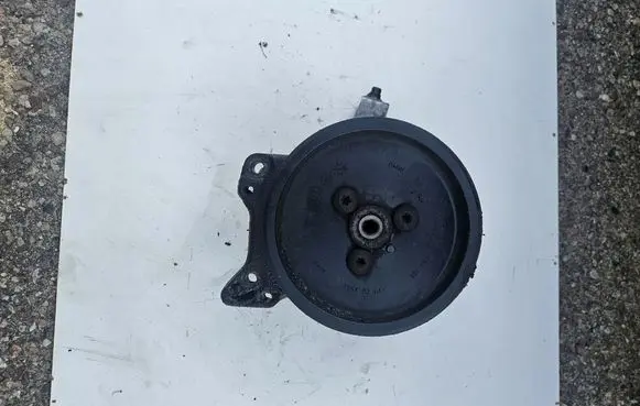 BMW 5 E60 E61 Power steering pump 678148603 7652974117