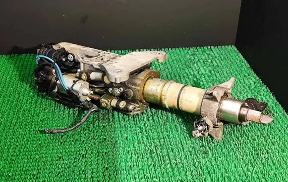 Steering wheel axle set