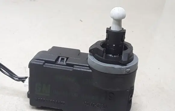 Headlight level adjustment motor