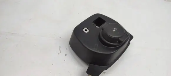 Peugeot 108 AUX in-socket connector 554770H010 1389320X