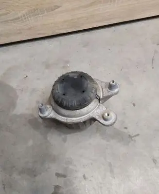 Mercedes-Benz C W205 Engine mount bracket A2052406617
