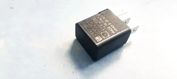 Opel Zafira A Other relay 24432680 GM24432680