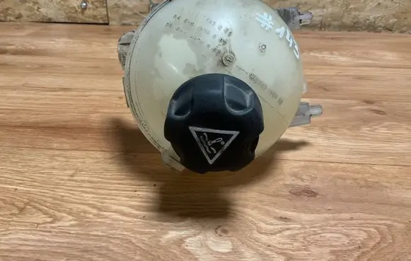 Peugeot Partner Coolant expansion tank/reservoir 9684527680 9654429680 9654310780