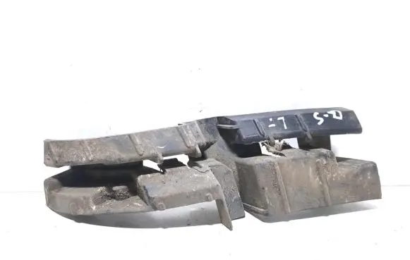 Audi Q5 SQ5 Front bumper mounting bracket 8R0807277
