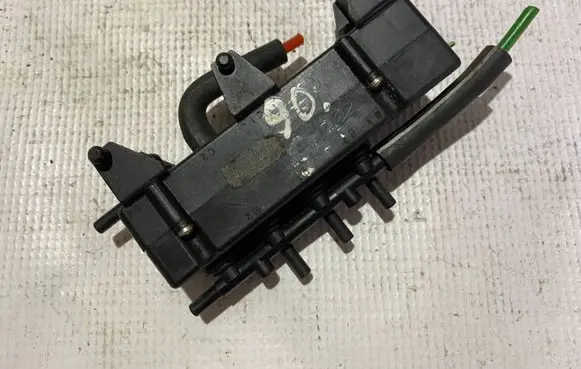 Mercedes-Benz E W124 Turbo solenoid valve a1248001378 1248001378
