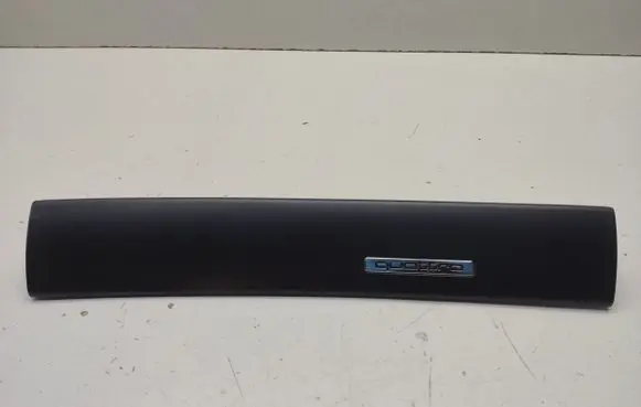 Dashboard glove box trim