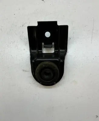 Radiator mount bracket