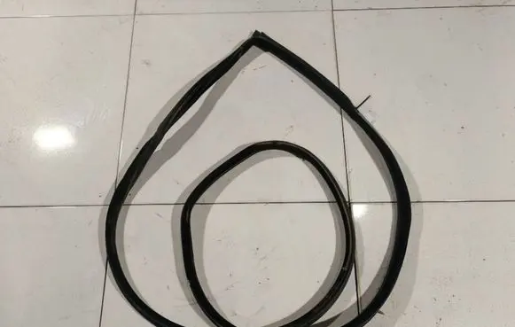 BMW 3 E90 E91 Rubber seal front coupe door 