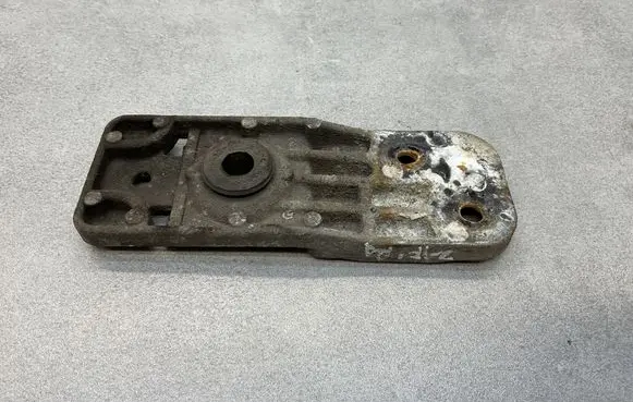 Opel Zafira C Radiator mount bracket 