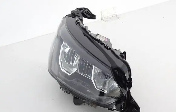 Peugeot 2008 II Headlight/headlamp 983036180