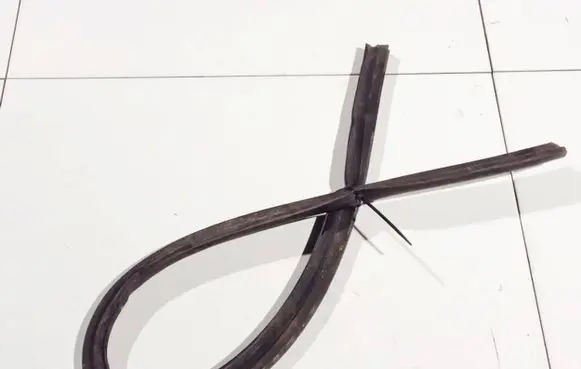 Chrysler PT Cruiser Rubber seal front coupe door 