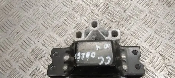Volkswagen PASSAT B7 Engine mount bracket 3C0199555