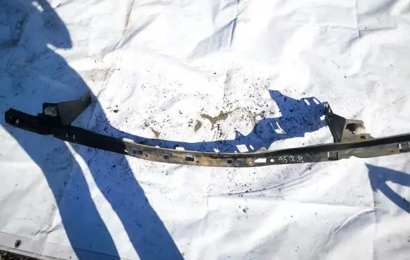 Nissan X-Trail T30 Front bumper mounting bracket