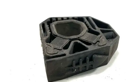 Skoda Superb B6 (3T) Radiator mount bracket 013675 0339203