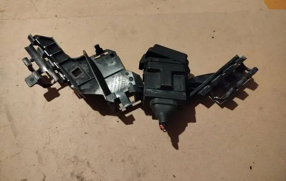 Audi A6 S6 C8 4K Relay mounting block 4K0907285B 8W0937124A