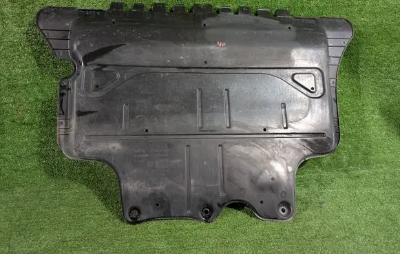 Volkswagen Tiguan Engine splash shield/under tray 5QL825236