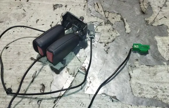 Volvo S40 Rear seatbelt buckle 30780608