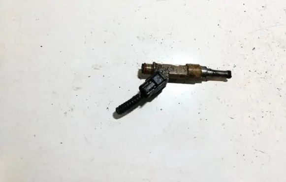 Toyota Auris 150 Fuel injector 069072207 2325037010
