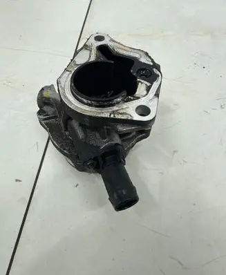 Mercedes-Benz A W176 Vacuum pump 705641000 15T0520856 146505272R