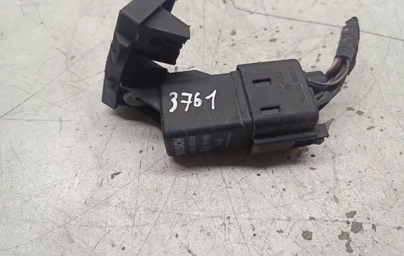 Volkswagen PASSAT B6 Glow plug pre-heat relay 0281003038