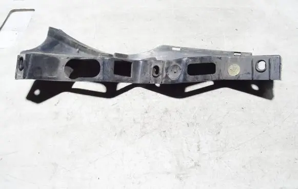 Volkswagen PASSAT B6 Front bumper mounting bracket 3C0807889
