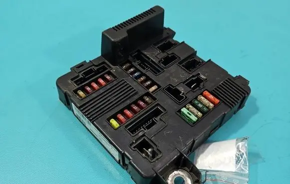Renault Megane II Central body control module 8200306033A IMPRK1552141