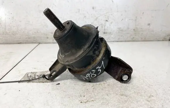 Honda CR-V Engine mount bracket