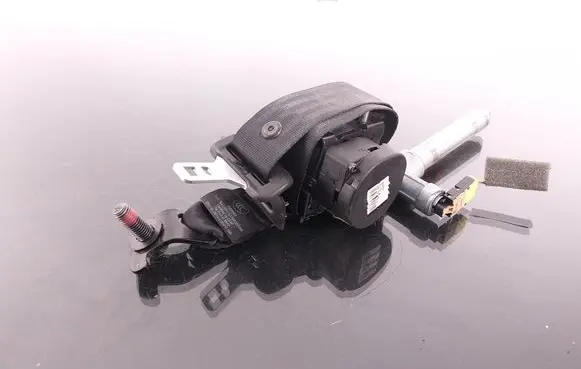 Volvo S60 Middle seatbelt (rear) 6029333L0B