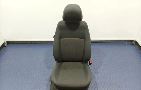 Volkswagen Amarok Front passenger seat 